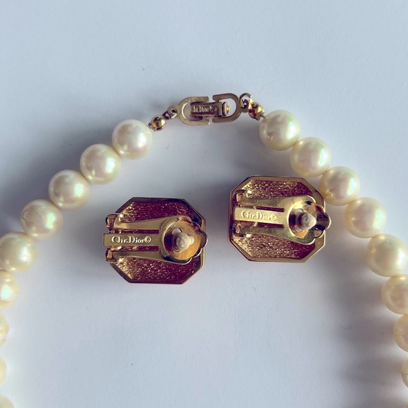 Vintage Christian Dior necklace and earring set with box - Picture 3 of 10